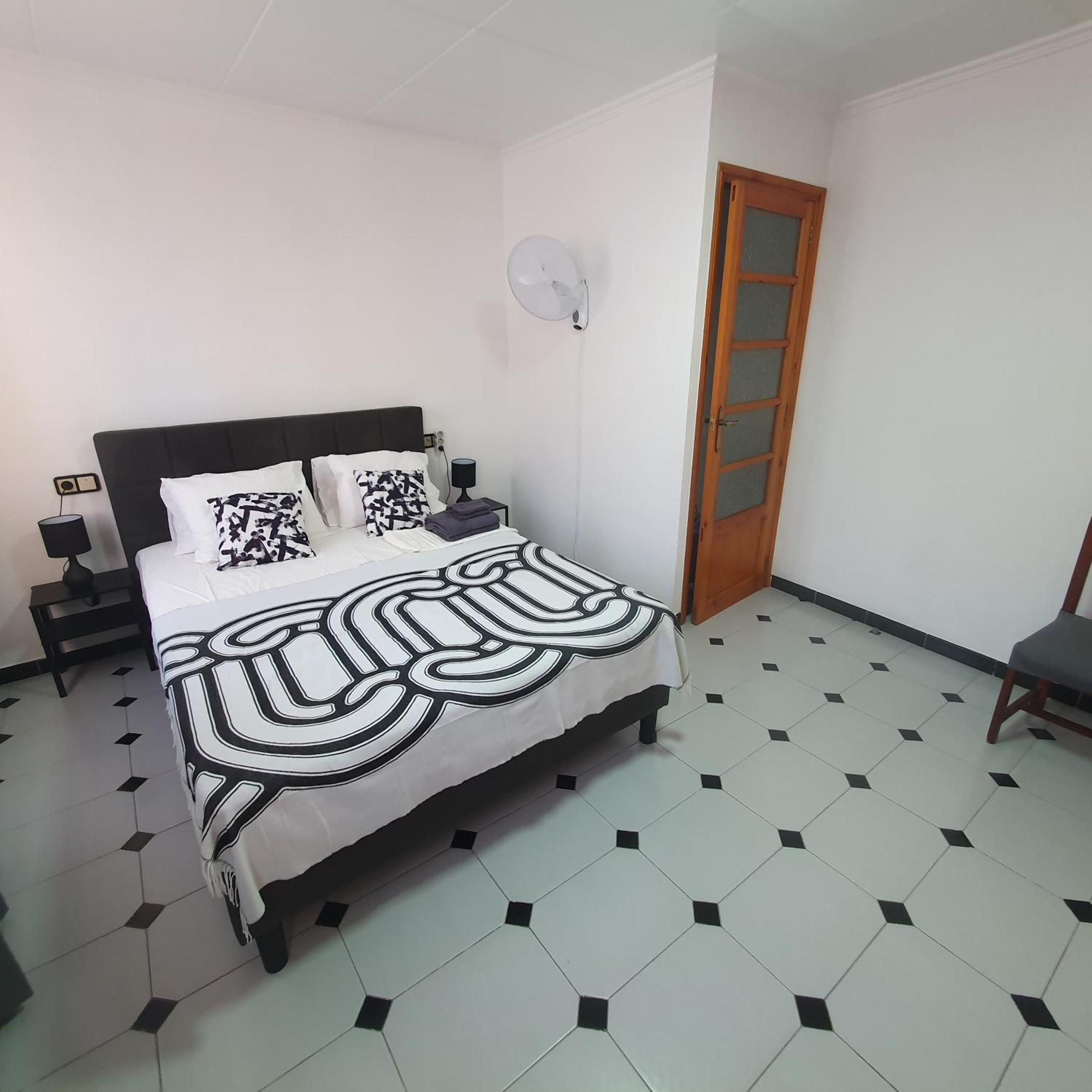 Spacious Home For A Large Group Or Family 쿠엘라 외부 사진