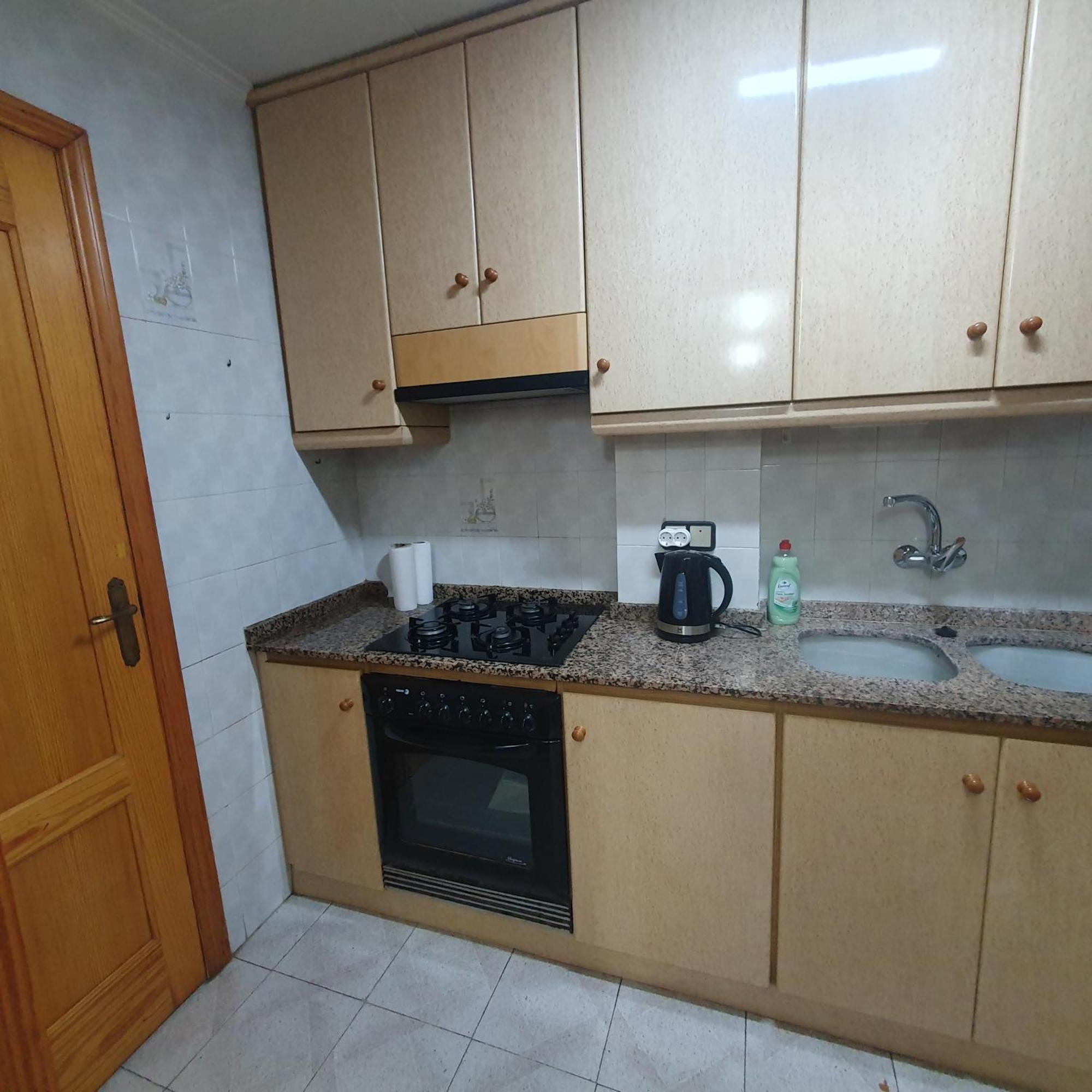 Spacious Home For A Large Group Or Family 쿠엘라 외부 사진