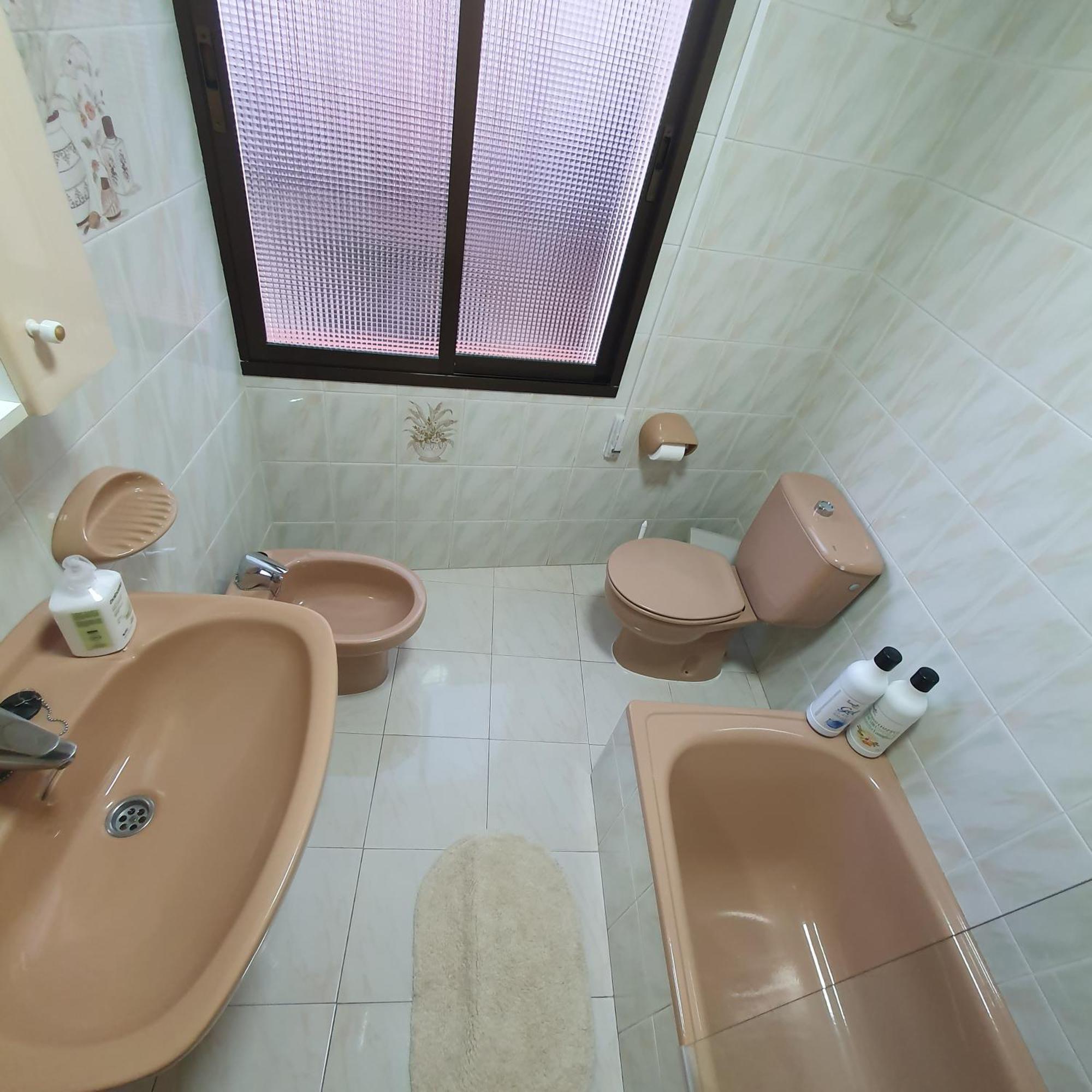 Spacious Home For A Large Group Or Family 쿠엘라 외부 사진