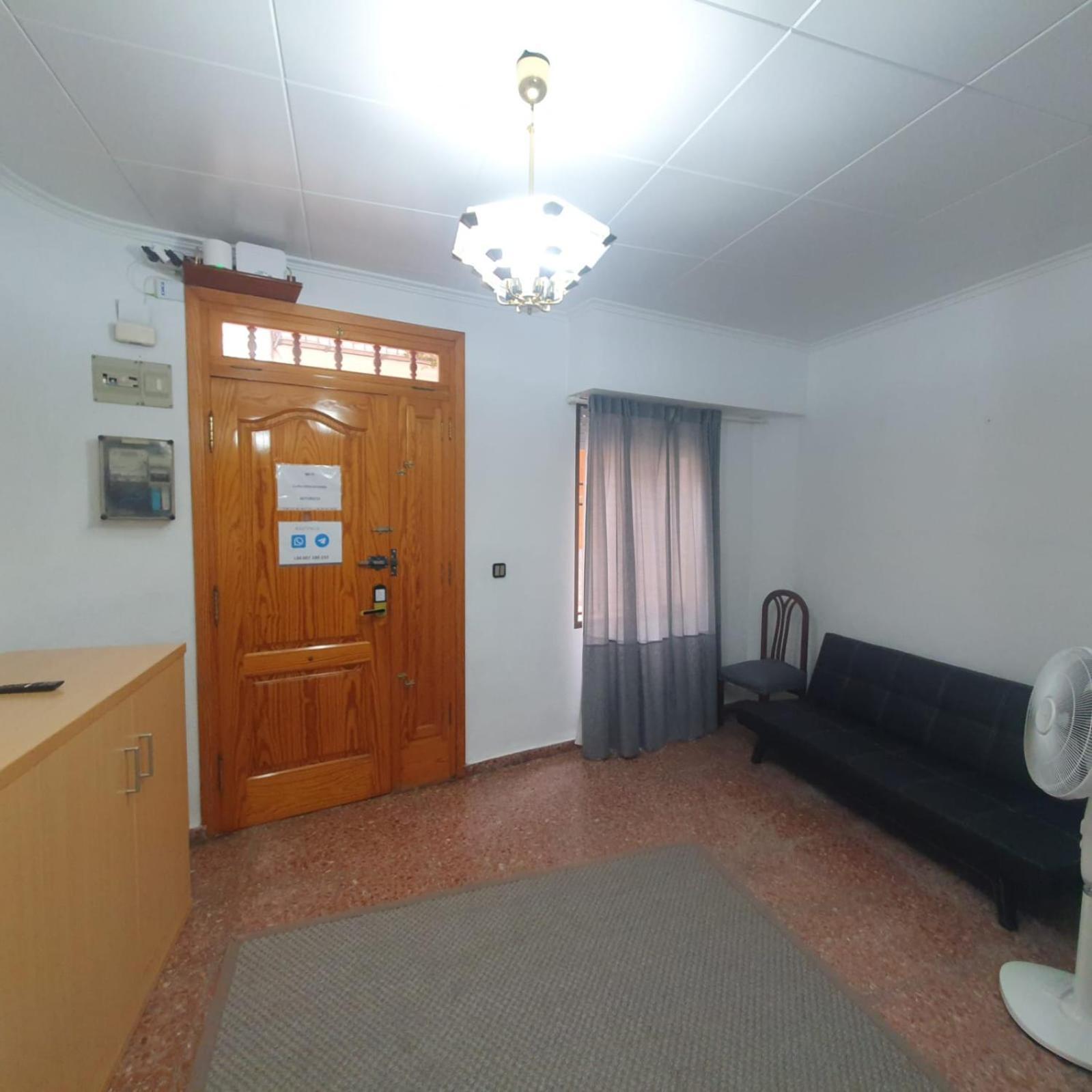 Spacious Home For A Large Group Or Family 쿠엘라 외부 사진